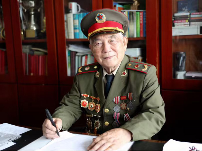 以词为炬-放歌时代-著名军旅词作家邬大为的赤子情怀